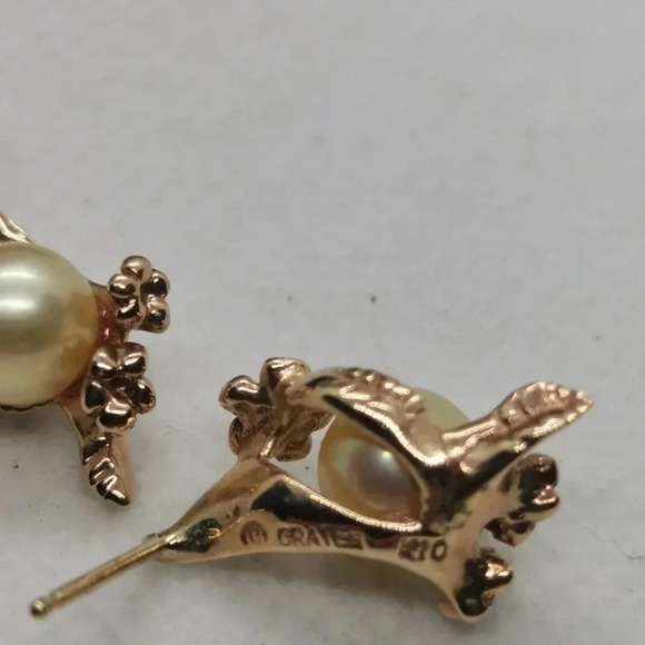 Natural pearl 10k studs - Picture 3 of 5